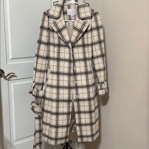 NWOT Gorgeous Gal Meets Glam Cream and Black Soft Trench Coat with Notched Lapel